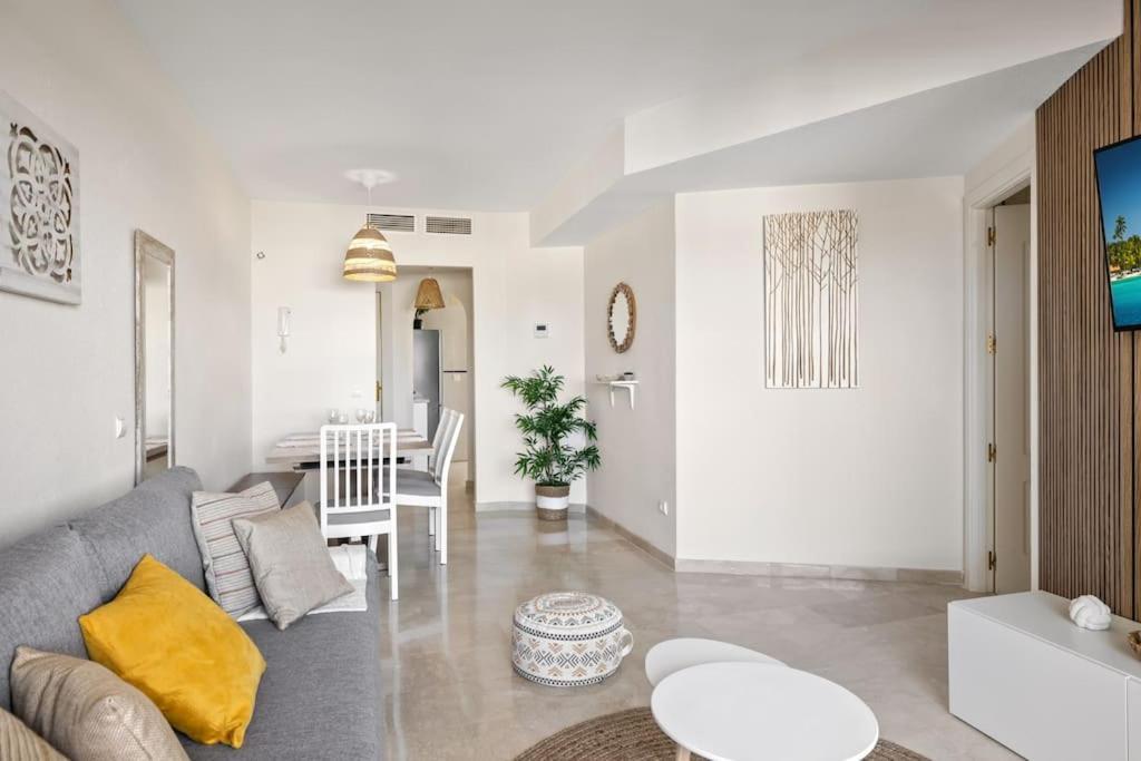 Beautiful 3 Bed Stylish & Cozy Apartment - Susanna Suite Михас Экстерьер фото